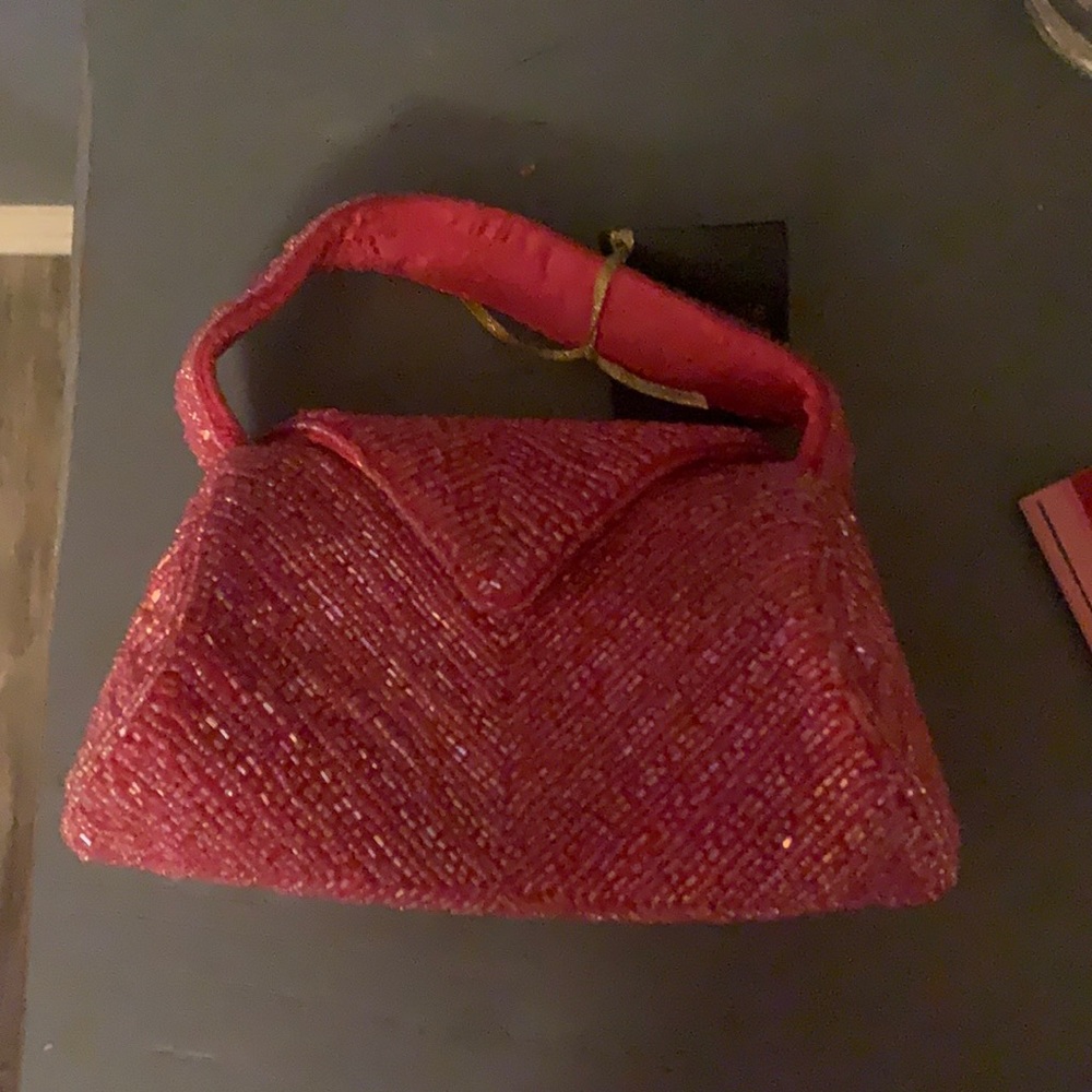 Beaded clutch